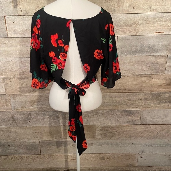 🛍️3/$30 Express flutter sleeve floral tie up‎ cropped top in  size small - Picture 4 of 9